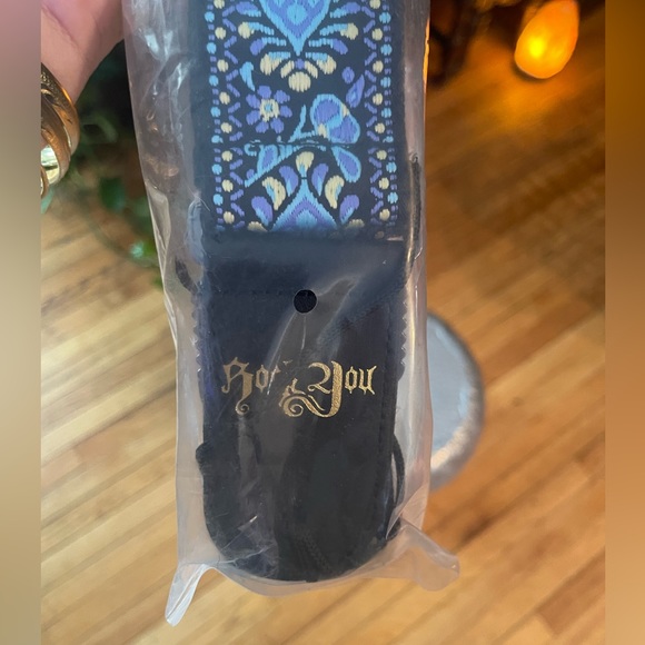 Brand new beautiful embroidered guitar 🎸 strap by ROCK YOU - Picture 2 of 6